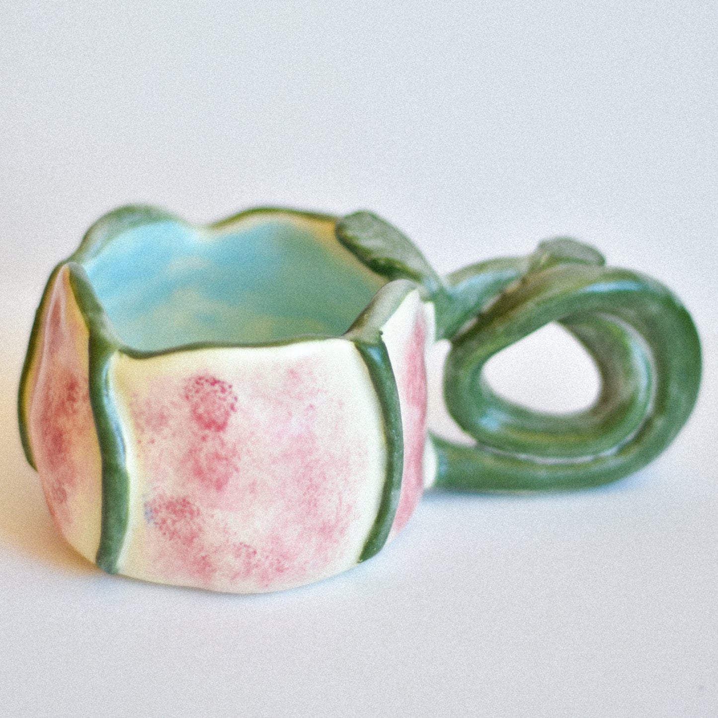 La taza de Alicia en el país de las maravillas