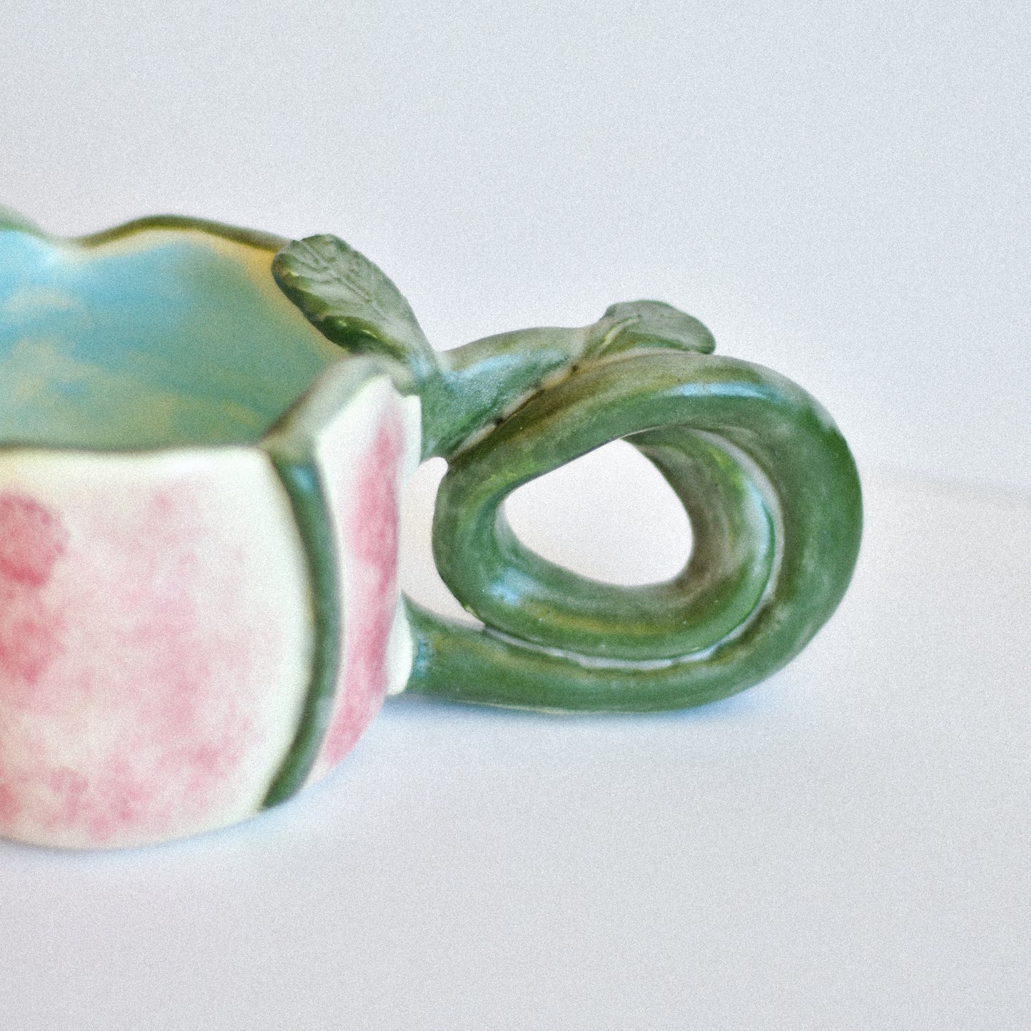 La taza de Alicia en el país de las maravillas