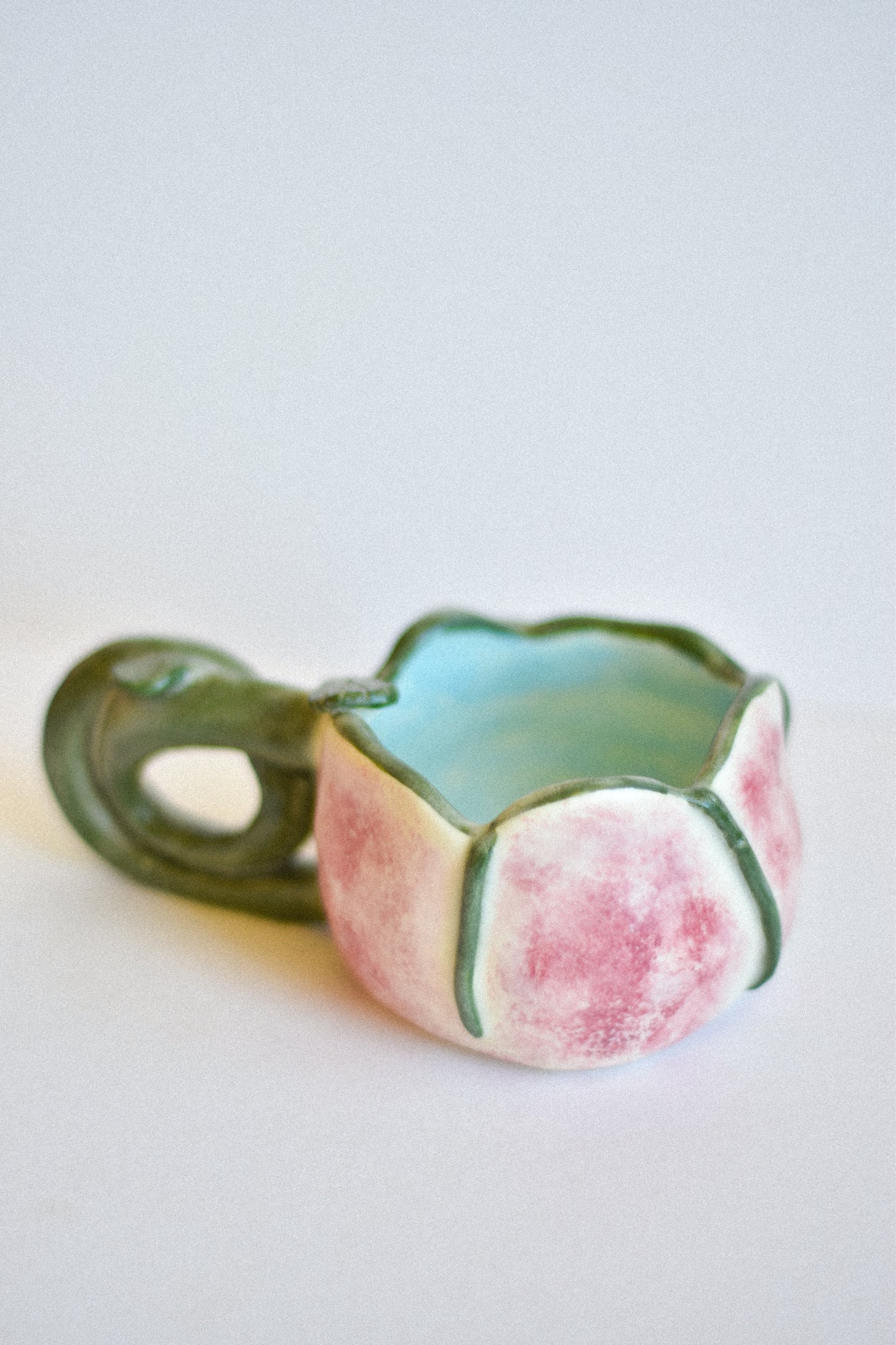 La taza de Alicia en el país de las maravillas