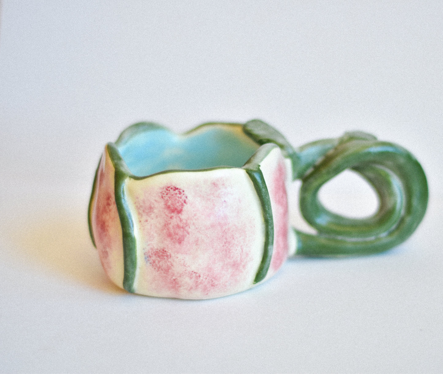 La taza de Alicia en el país de las maravillas